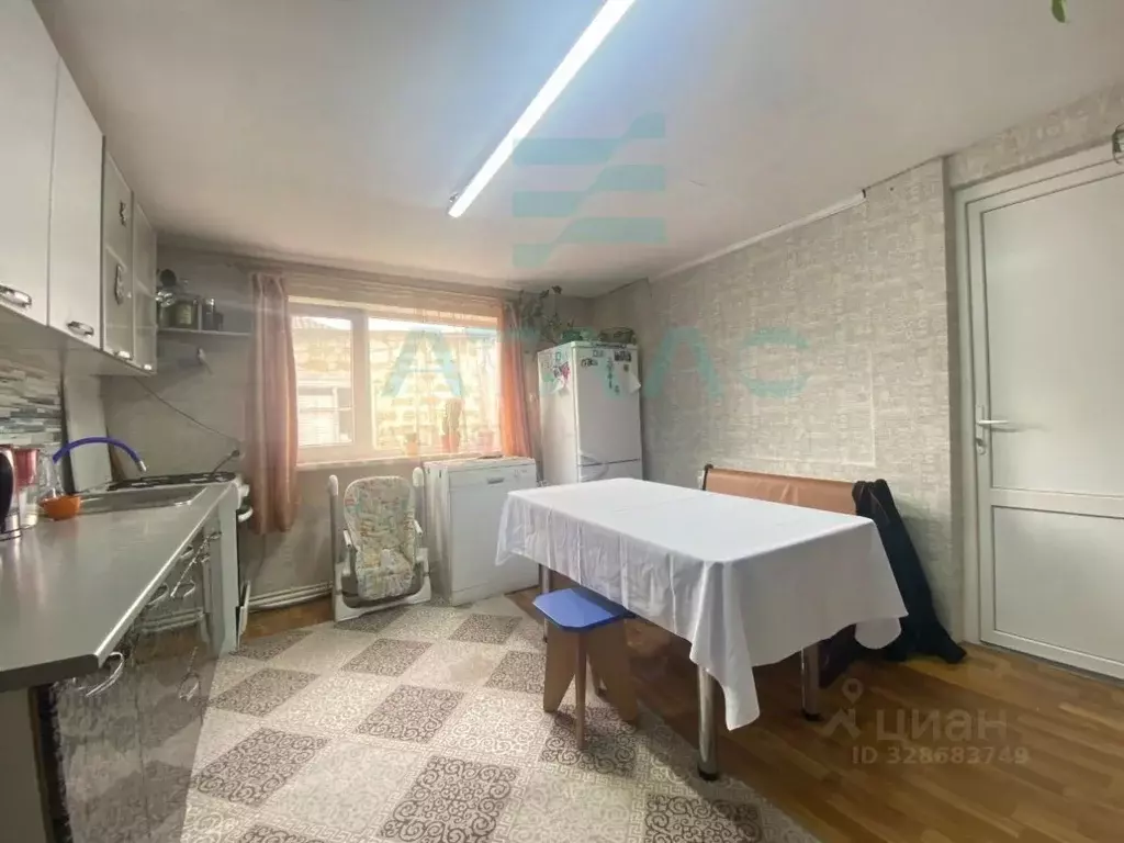 Дом в Крым, Белогорский район, Зуйское с/пос, с. Нижние Орешники ул. ... - Фото 1