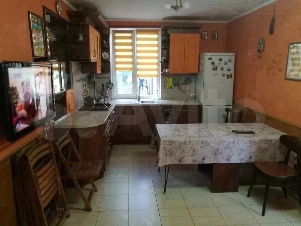 Комната 100 м в 3-к., 1/1 эт. - Фото 1