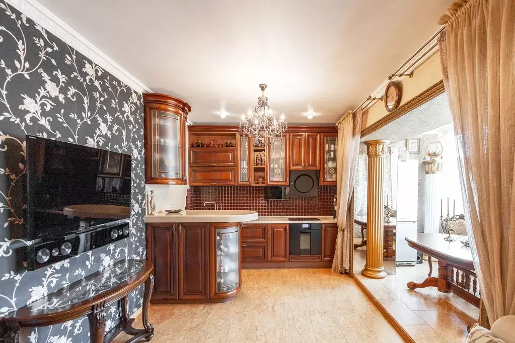 3-к кв. Омская область, Омск ул. Куйбышева, 62 (94.5 м) - Фото 1