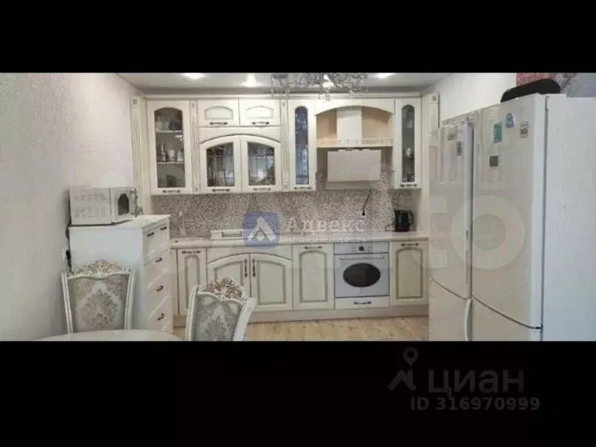 3-к кв. Тюменская область, Тюмень ул. 50 лет Октября, 57В (90.0 м) - Фото 1