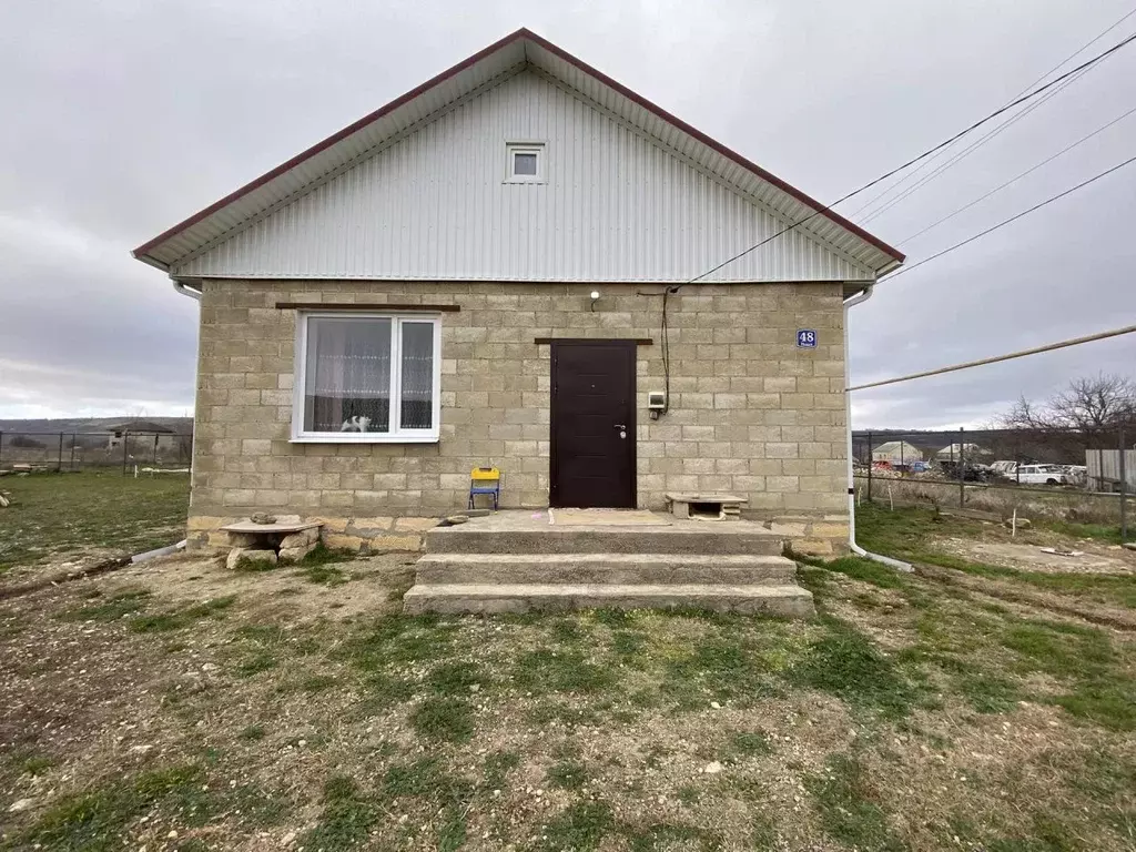 Дом в Ставропольский край, Изобильненский муниципальный округ, с. ... - Фото 1