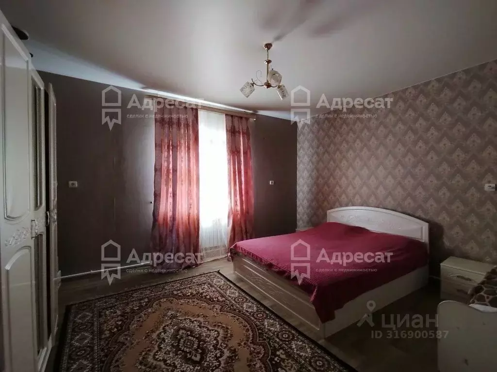 Дом в Волгоградская область, Светлоярский район, с. Большие Чапурники ... - Фото 1