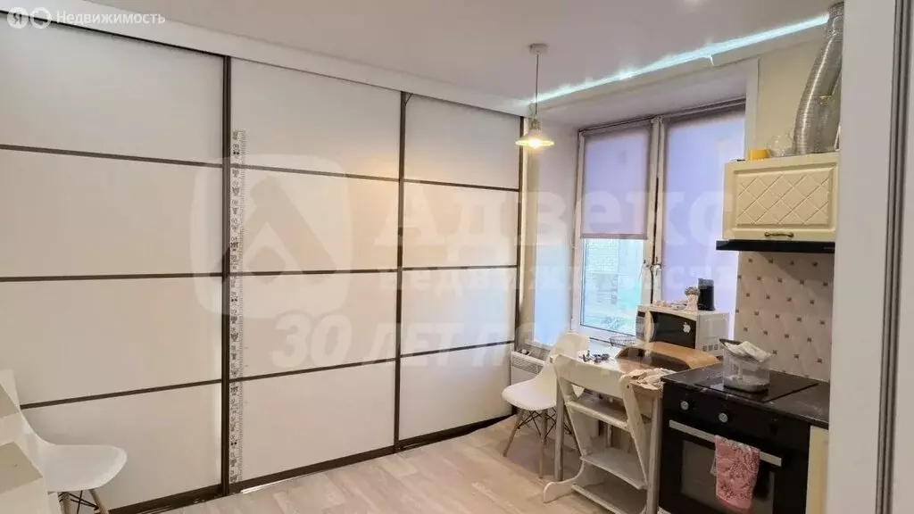 Квартира-студия: Тюмень, улица Тимофея Чаркова, 28 (27.8 м) - Фото 2