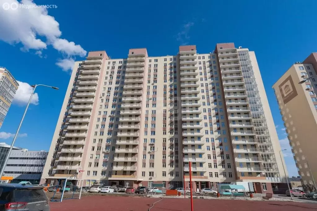 3-комнатная квартира: Пермь, улица Карпинского, 110 (71 м) - Фото 1