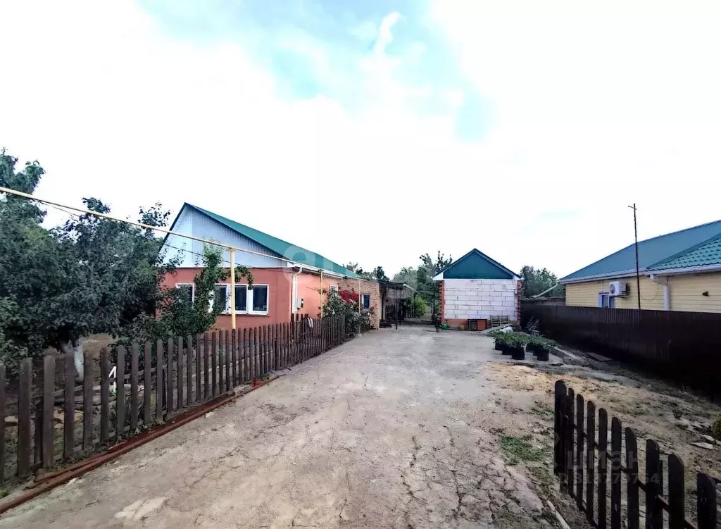 Дом в Краснодарский край, Ейское с/пос, пос. Октябрьский ул. Гагарина ... - Фото 1