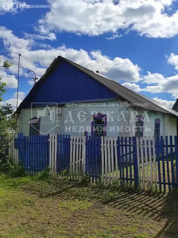 Дом в село Верхотомское, Советская улица, 11 (32 м) - Фото 0