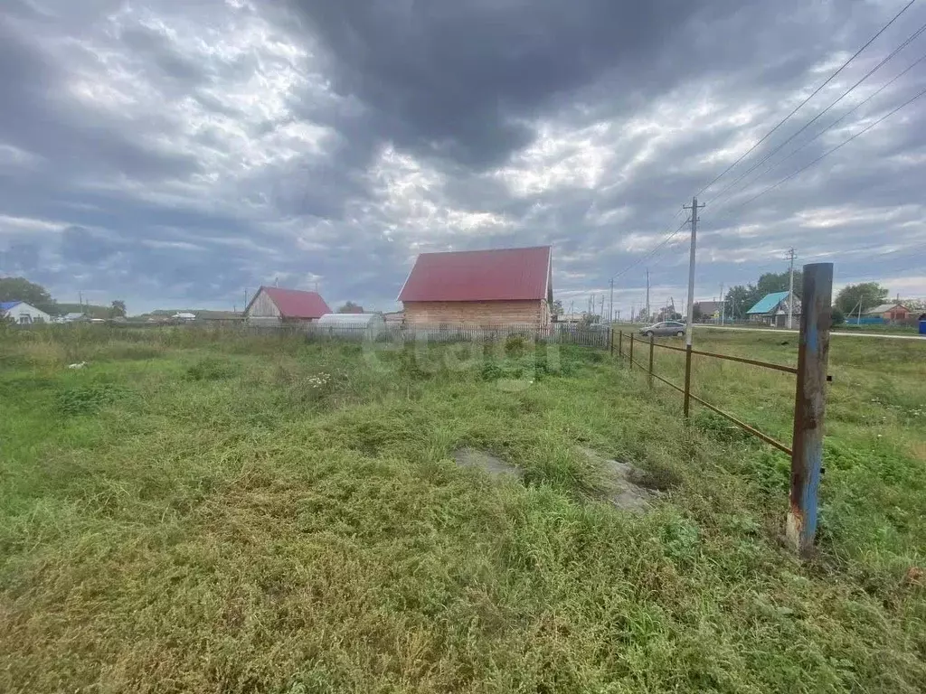 Участок в Башкортостан, Стерлитамакский район, с. Айгулево ул. ... - Фото 1