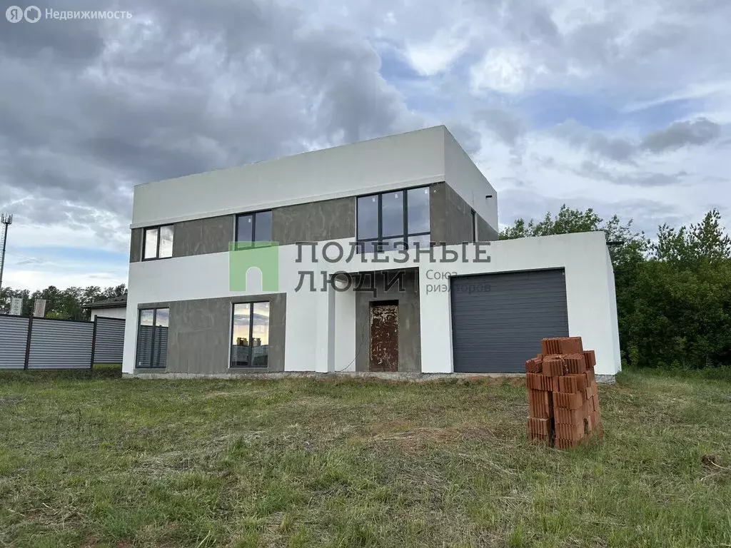 Дом в село Первомайский, Кленовая улица (230 м) - Фото 1