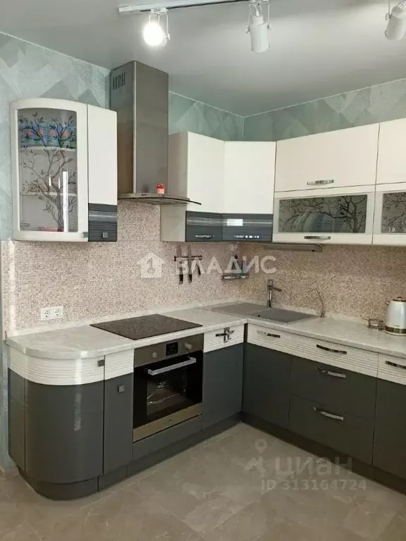 2-к кв. Волгоградская область, Волгоград ул. Расула Гамзатова, 11 ... - Фото 1