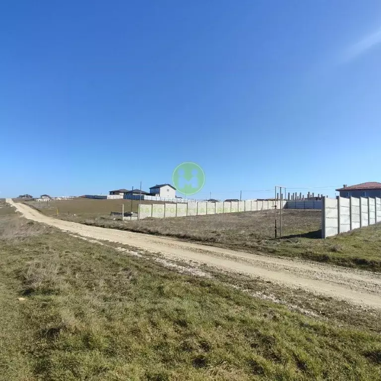 Участок в Крым, Симферопольский район, Перовское с/пос, с. ... - Фото 2