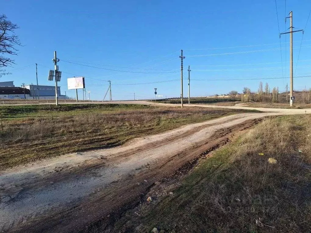 Участок в Крым, Симферопольский район, Перовское с/пос, Новозбурьевка ... - Фото 1