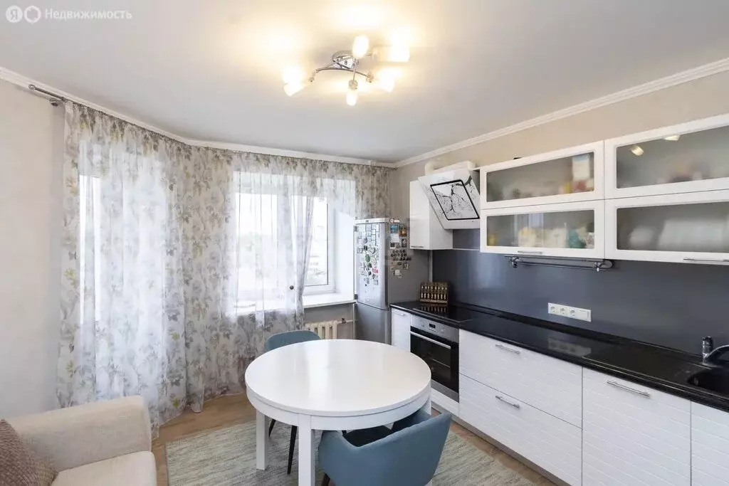 2-комнатная квартира: Тюмень, улица Энергетиков, 16 (71.7 м) - Фото 2