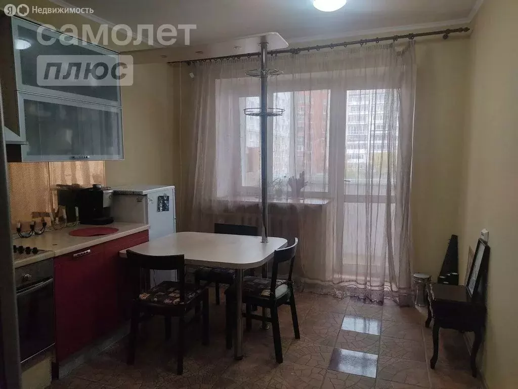 2-комнатная квартира: Тюмень, улица Александра Матросова, 1 (78.9 м) - Фото 1