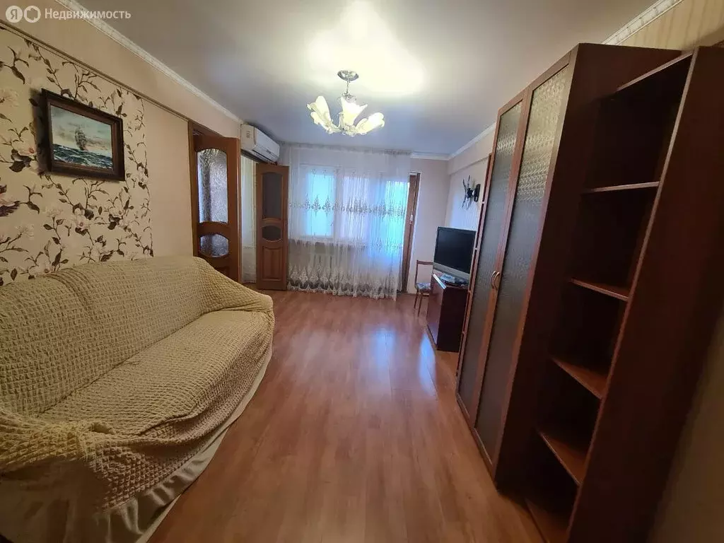 3-комнатная квартира: Астрахань, улица Комсомольская Набережная, 16 ... - Фото 1