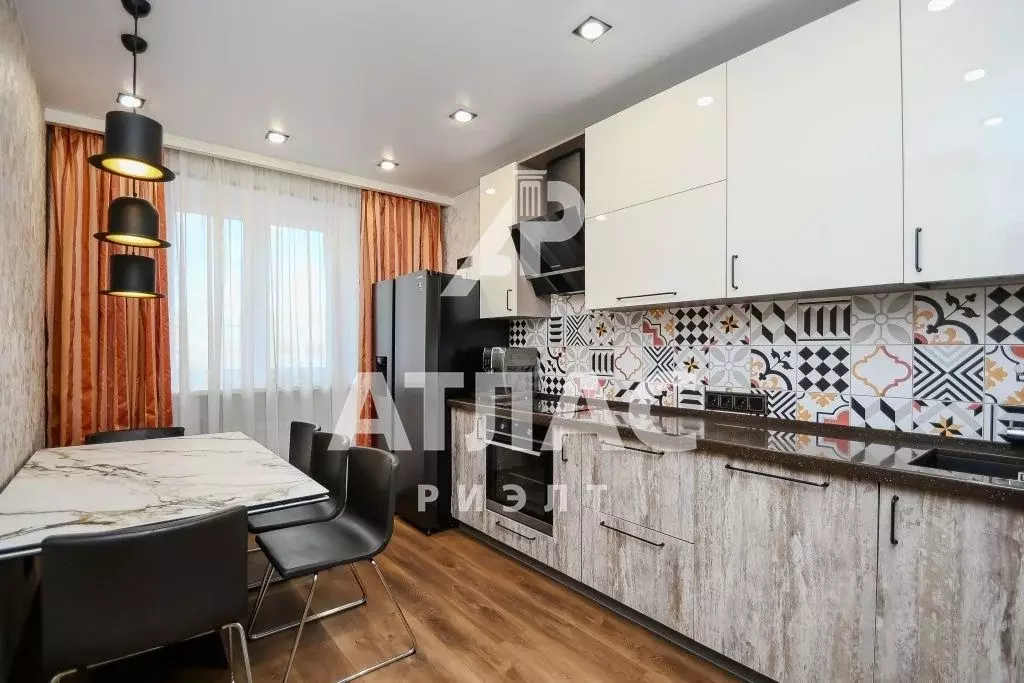 3-к кв. Омская область, Омск ул. Куйбышева, 113к1 (88.2 м) - Фото 1