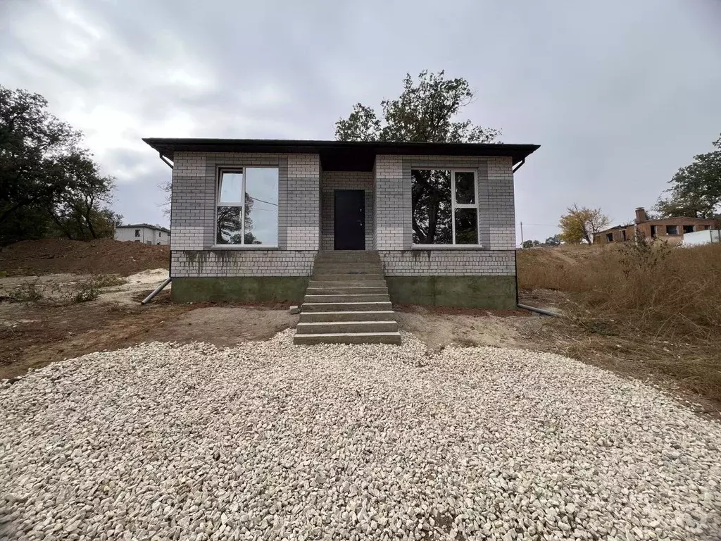 Дом в Волгоградская область, Волгоград ул. Джамбула Джабаева (70 м) - Фото 0