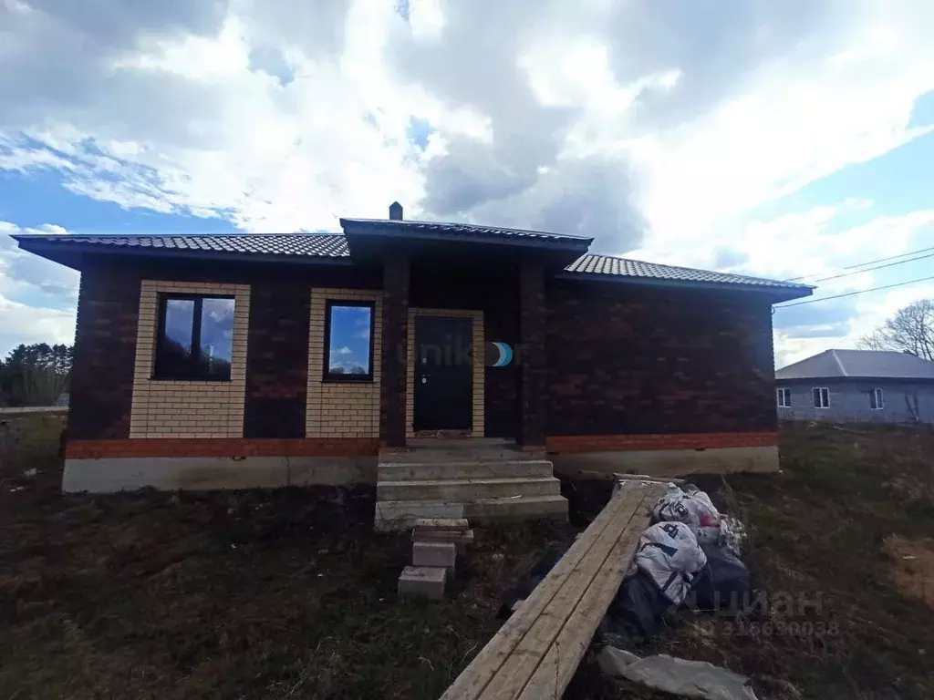Дом в Башкортостан, Иглинский район, Акбердинский сельсовет, с. ... - Фото 1