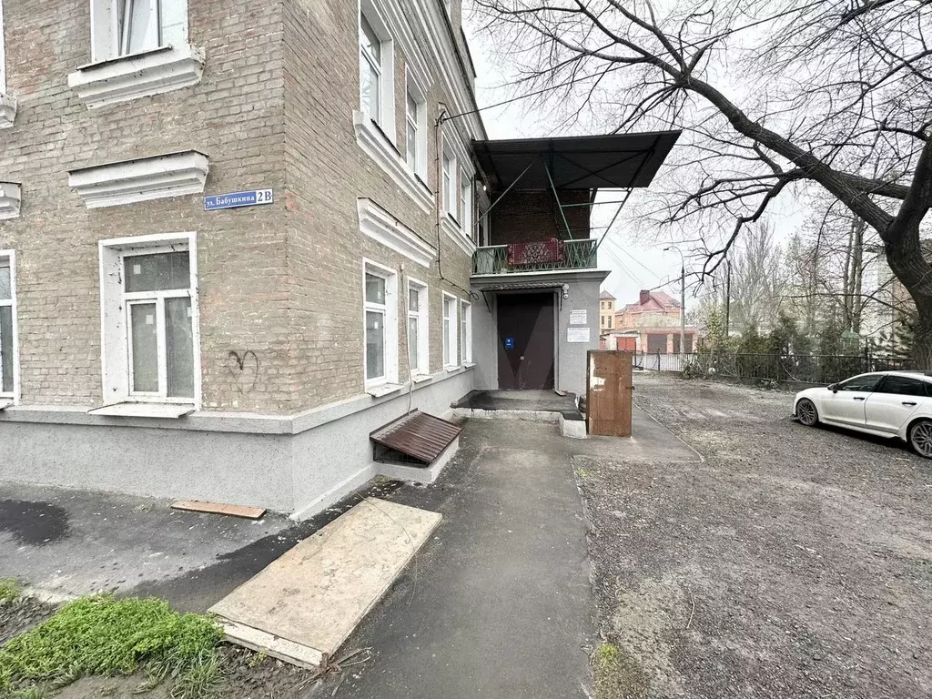 Комната 24,5 м в 9-к., 2/2 эт. - Фото 1