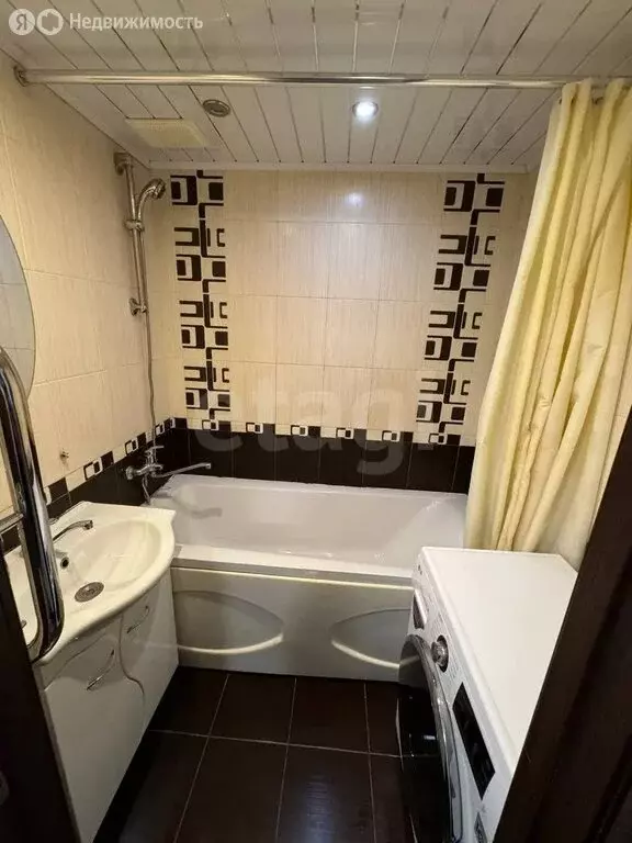 3-комнатная квартира: Казань, проспект Победы, 56 (64.8 м) - Фото 2