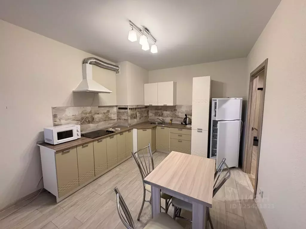 3-к кв. Калужская область, Калуга бул. Солнечный, 10 (74.0 м) - Фото 1