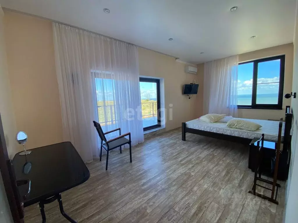 Дом в Краснодарский край, Темрюкский район, Ахтанизовское с/пос, пос. ... - Фото 1