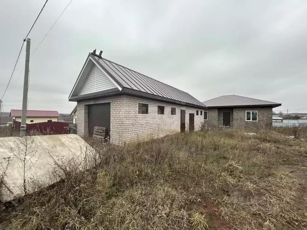 Дом в Башкортостан, Иглинский район, Акбердинский сельсовет, с. ... - Фото 0