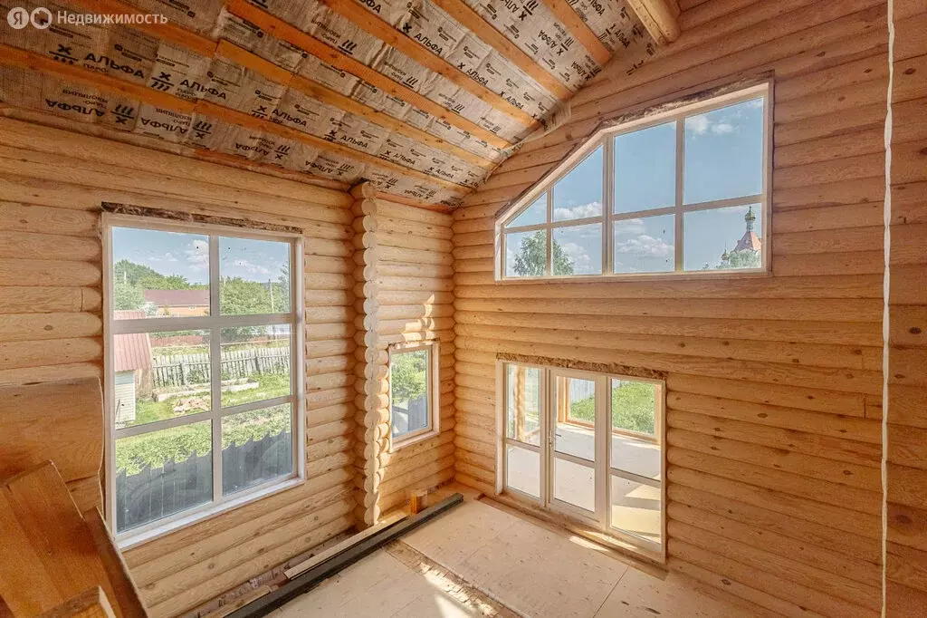 Дом в посёлок Верхняя Сысерть, Советская улица (275 м) - Фото 1