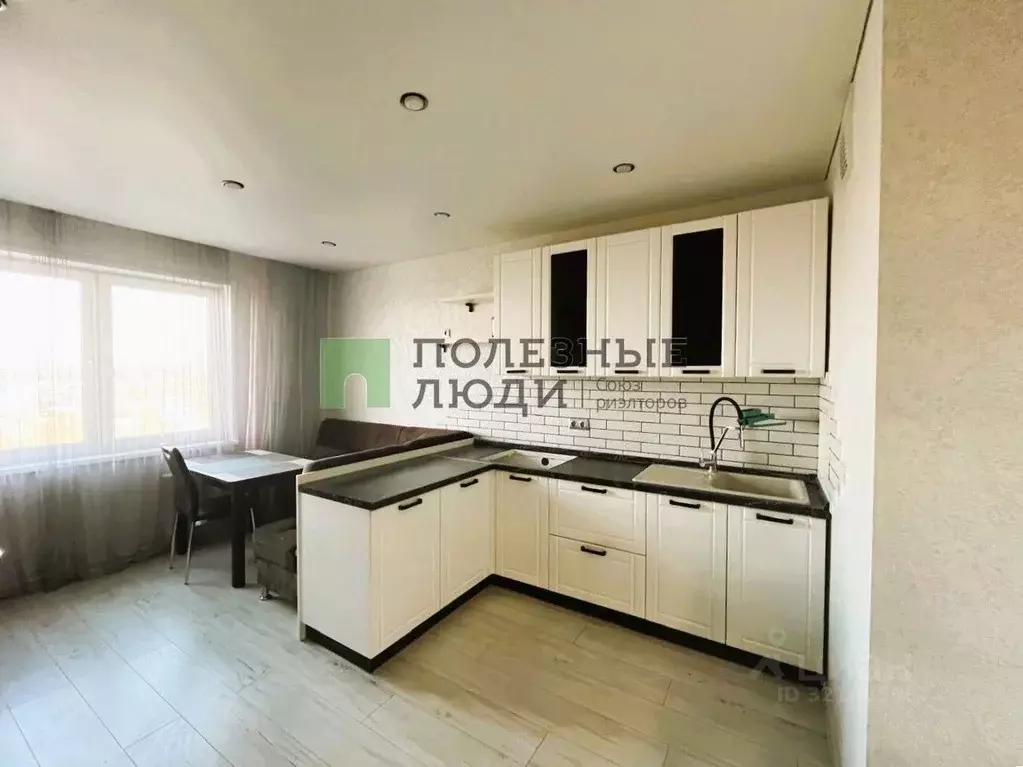 3-к кв. Орловская область, Орел Пищевой пер., 16к3 (78.5 м) - Фото 0