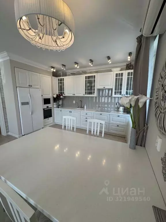 3-к кв. Татарстан, Казань ул. Сибгата Хакима, 40 (100.0 м) - Фото 0