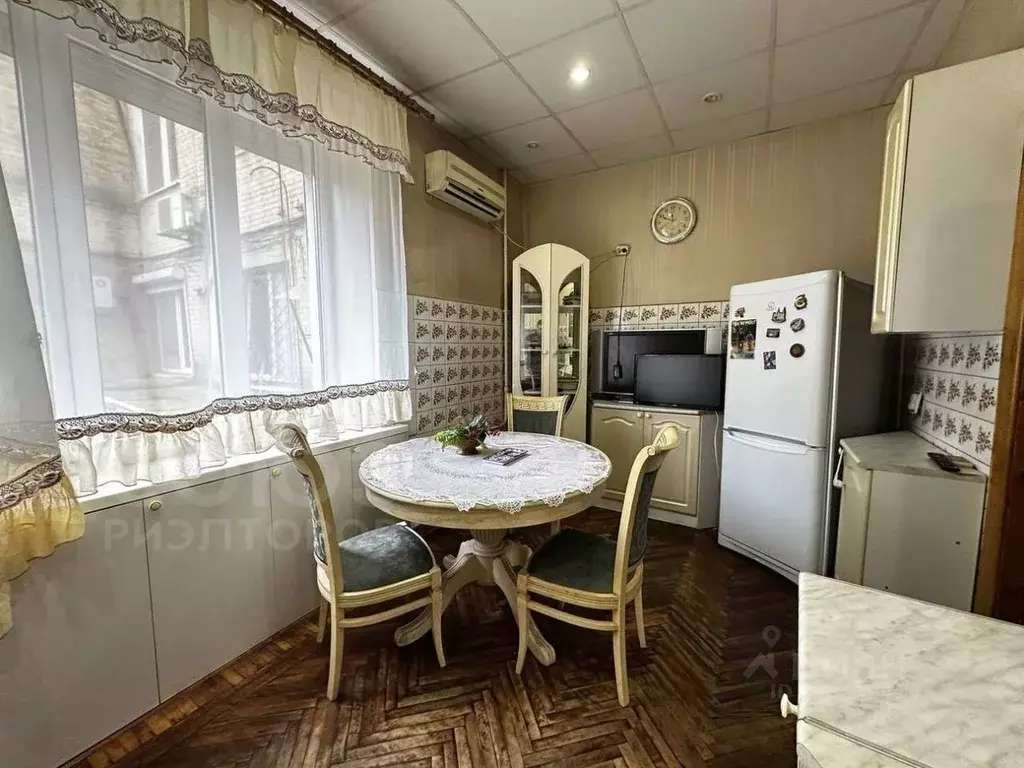 3-к кв. Волгоградская область, Волгоград ул. КИМ, 16 (100.0 м) - Фото 1