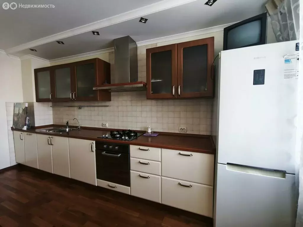 3-комнатная квартира: Саратов, улица имени Н.А. Некрасова, 54 (76.9 м) - Фото 1