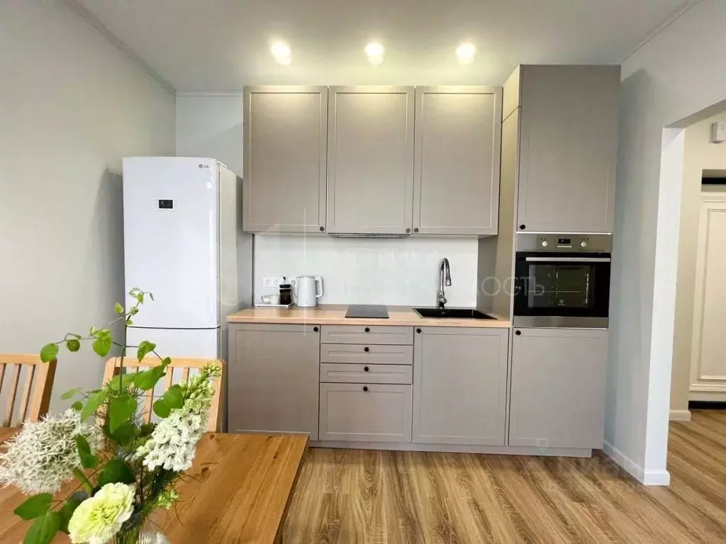 2-к кв. Тюменская область, Тюмень ул. Пожарных и Спасателей, 1 (56.0 ... - Фото 0