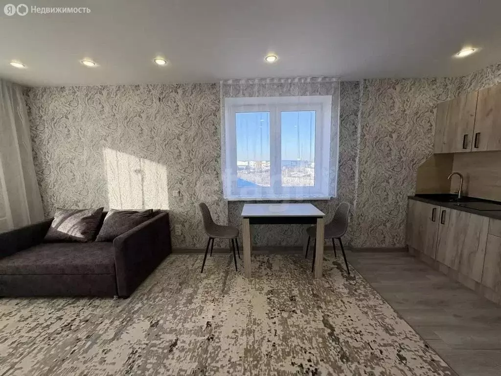 Квартира-студия: Тюмень, улица Тимофея Чаркова, 28 (27.6 м) - Фото 2