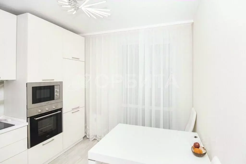 1-к кв. Тюменская область, Тюмень ул. Александра Протозанова, 10 (40.0 ... - Фото 2