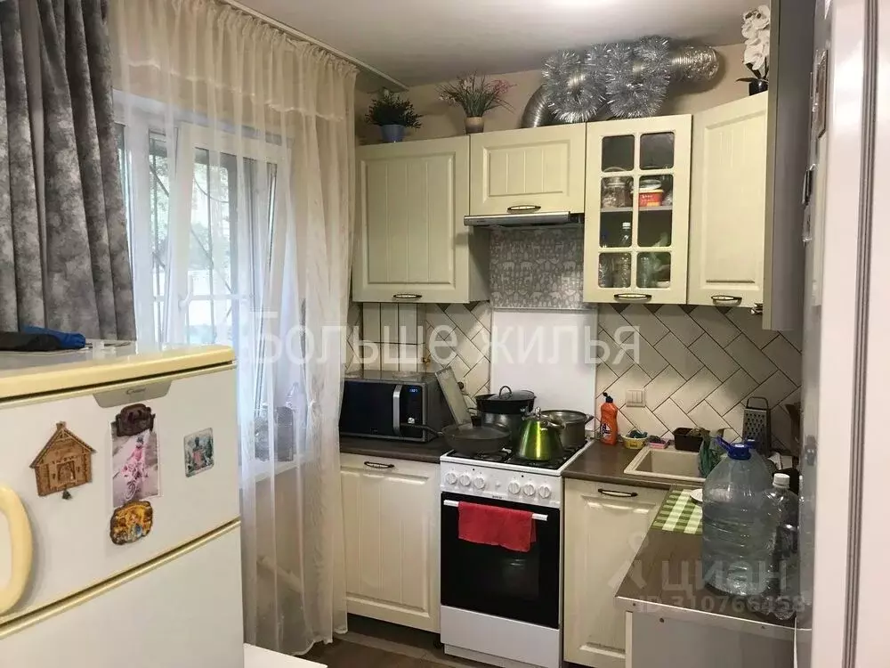 2-к кв. Волгоградская область, Волгоград Жилгородок мкр, ул. Маршала ... - Фото 0