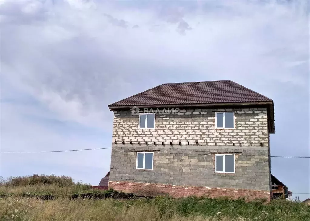 Дом в Пензенская область, Пензенский район, Богословский сельсовет, с. ... - Фото 1