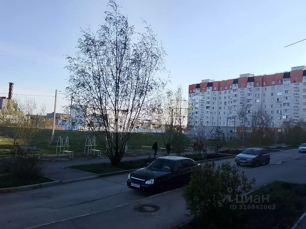 3-к кв. Саратовская область, Энгельс просп. Химиков, 3/28 (69.0 м) - Фото 0