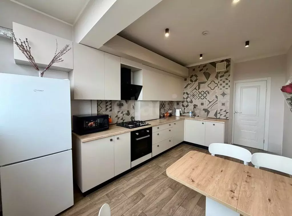 2-к кв. Крым, Симферополь ул. Балаклавская (53.3 м) - Фото 1