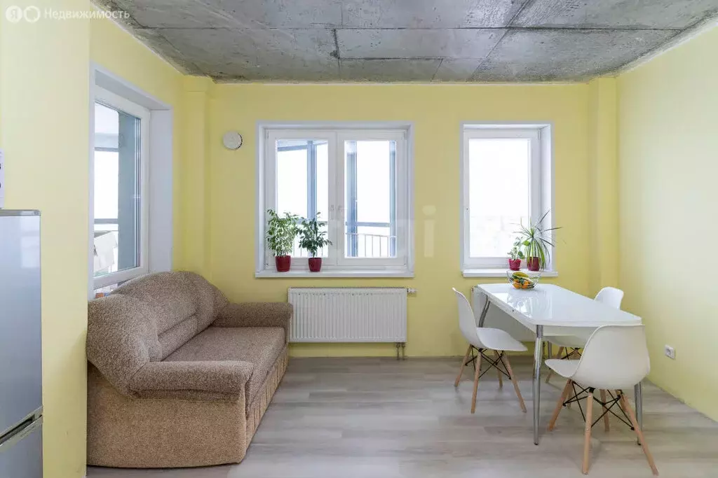 2-комнатная квартира: Тюмень, улица Федюнинского, 64к1 (64.6 м) - Фото 1