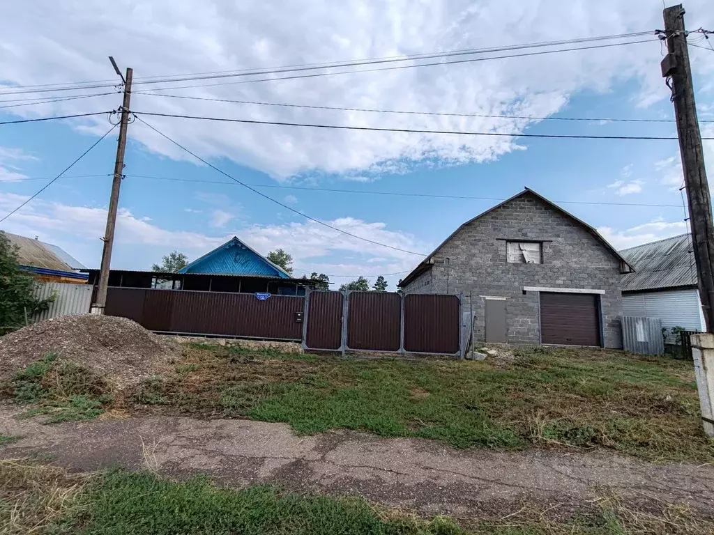 Дом в Оренбургская область, пос. Саракташ ул. Ленина (37 м) - Фото 2
