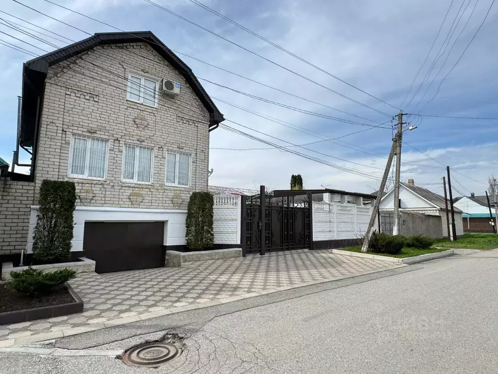 Дом в Кабардино-Балкария, Нальчик Железнодорожная ул. (100 м) - Фото 1