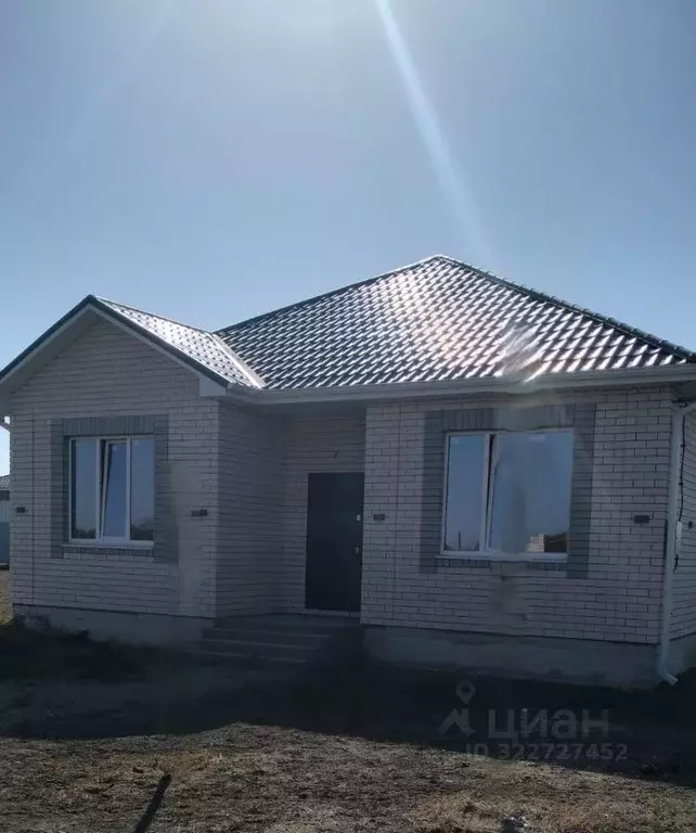 Дом в Астраханская область, Приволжский район, с. Растопуловка ул. ... - Фото 1