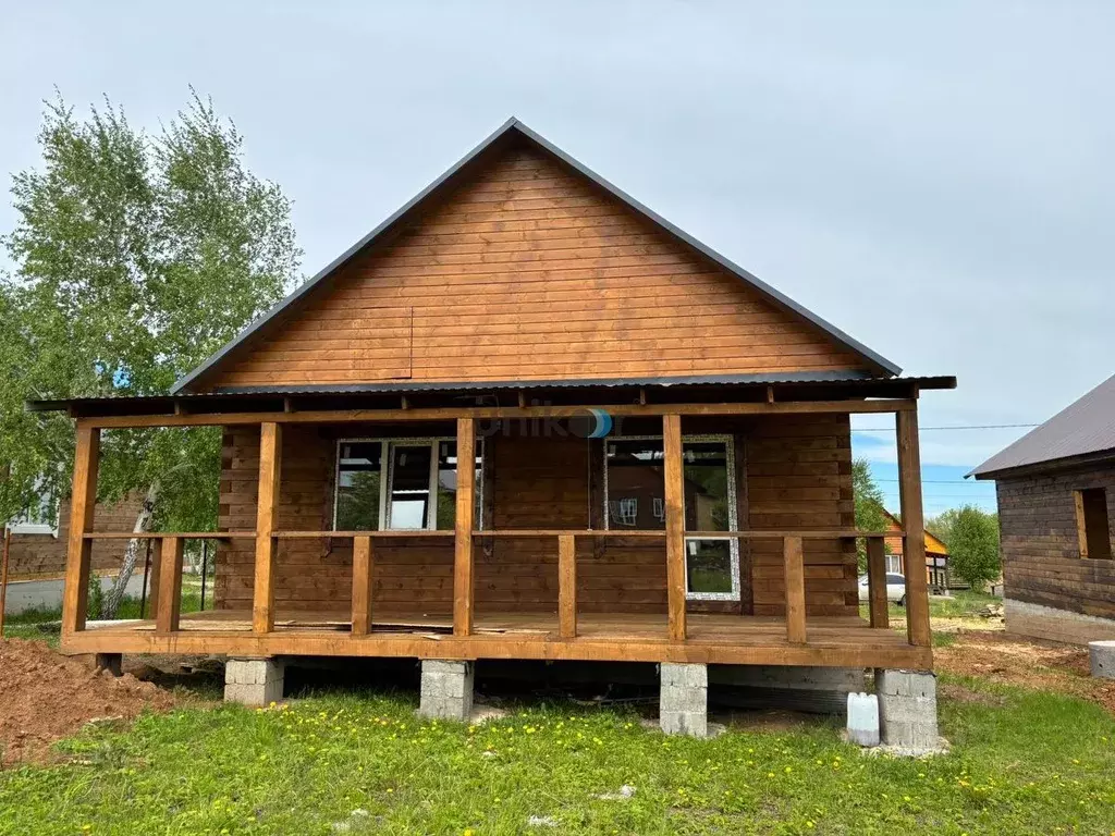 Дом в Башкортостан, Иглинский сельсовет, с. Иглино ул. Анискина (90 м) - Фото 0