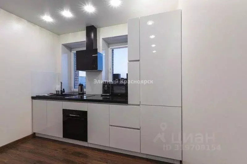 4-к кв. Красноярский край, Красноярск ул. Академгородок, 18д (92.0 м) - Фото 0