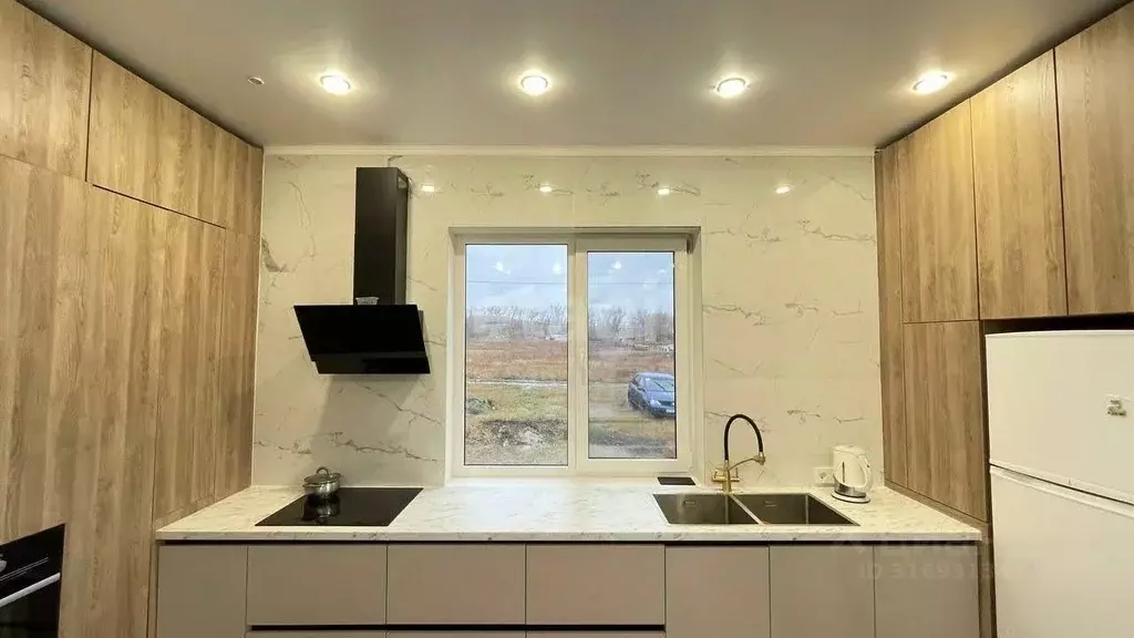 Дом в Белгородская область, Старооскольский городской округ, с. ... - Фото 1