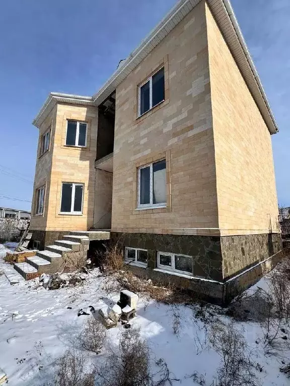 Дом в Астраханская область, Астрахань пер. Гранитный, 2 (190 м) - Фото 1