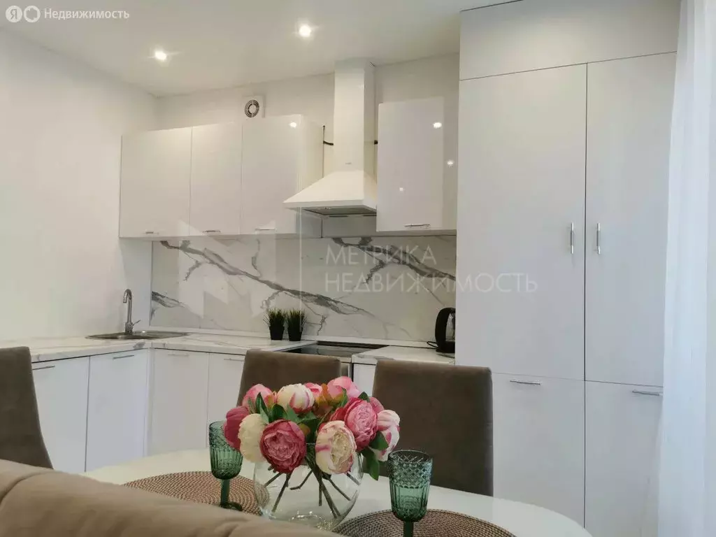 3-комнатная квартира: Тюмень, улица Павла Шарова, 10А (67.8 м) - Фото 2