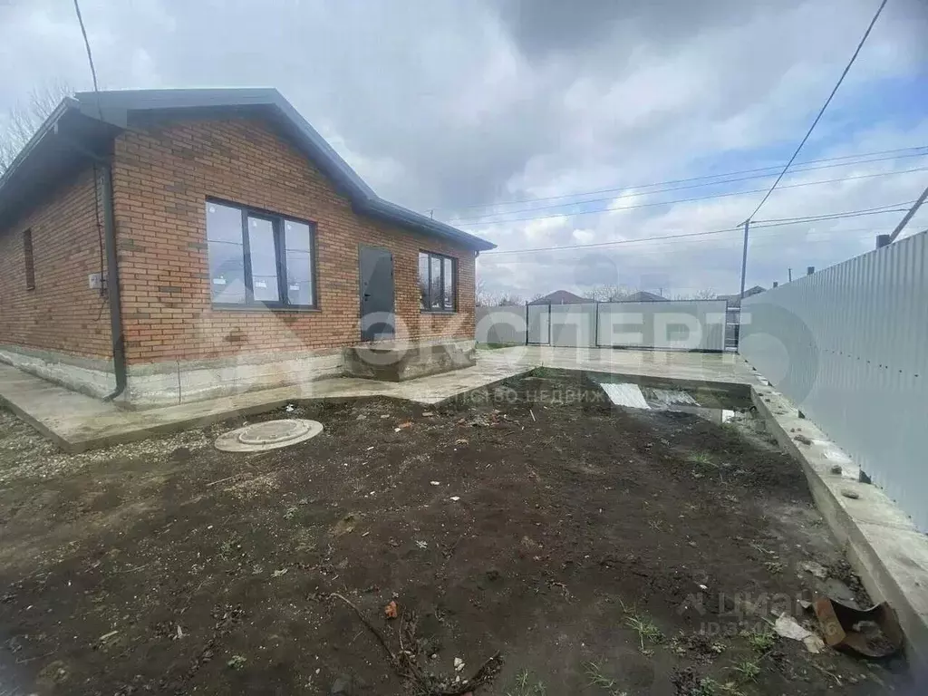 Дом в Краснодарский край, Динской район, Новотитаровская ст-ца ул. 50 ... - Фото 0