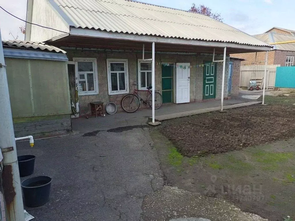 Дом в Ростовская область, Сальск ул. Комарова, 12 (130 м) - Фото 1