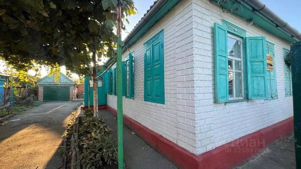 Дом в Краснодарский край, Лабинск Революционная ул. (49 м) - Фото 1